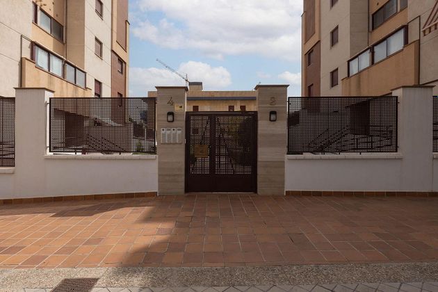 Foto 2 de Venta de ático en Cerrillo de Maracena - Periodistas de 4 habitaciones con terraza y piscina