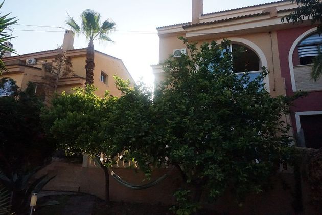 Foto 1 de Casa en venda a calle Rio Llobregat de 4 habitacions amb terrassa i garatge