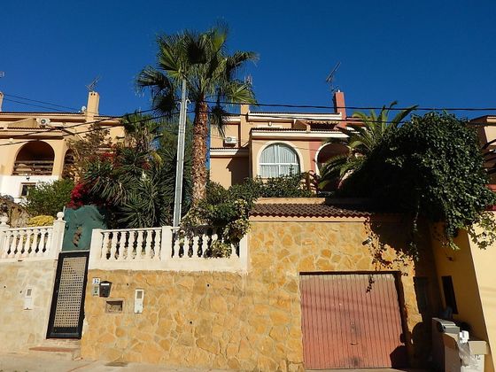 Foto 1 de Venta de casa en calle Rio Llobregat de 4 habitaciones con terraza y garaje