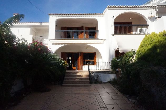 Foto 2 de Casa en venda a urbanización Play Puig de 4 habitacions amb terrassa i piscina