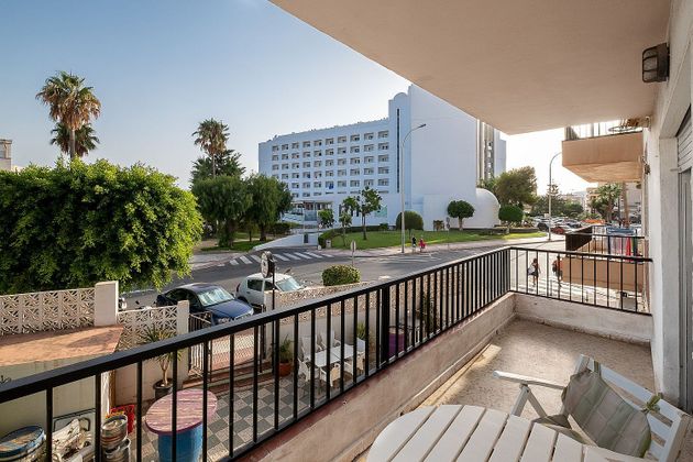 Foto 2 de Venta de piso en avenida Mediterraneo de 2 habitaciones con terraza y piscina