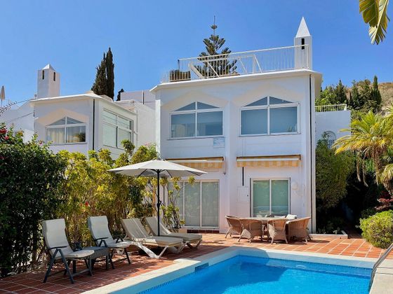 Foto 1 de Xalet en venda a urbanización Alhambra III Fase de 4 habitacions amb terrassa i piscina