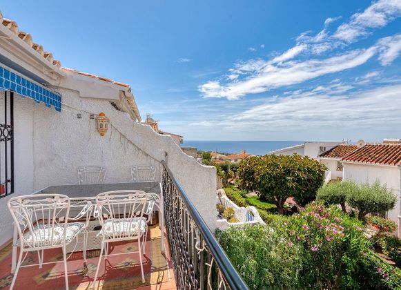 Foto 2 de Casa adossada en venda a calle Cipreses de 2 habitacions amb terrassa i piscina