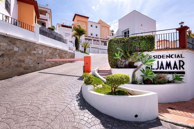 Foto 1 de Casa en venda a calle Lucena de 4 habitacions amb terrassa i piscina