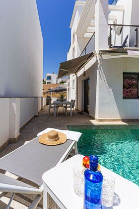 Foto 2 de Chalet en venta en calle De la Exótica de 3 habitaciones con terraza y piscina