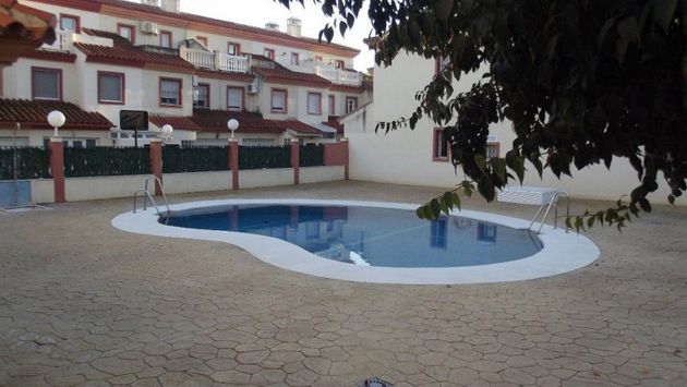 Foto 1 de Casa adosada en venta en Benajarafe – Almayate de 4 habitaciones con terraza y piscina