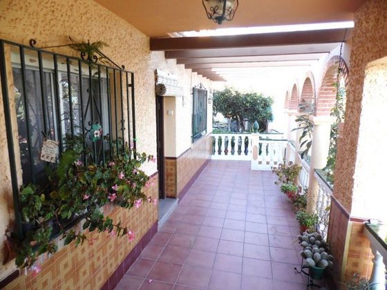 Foto 1 de Casa rural en venda a Urbanización Santa Rosa de 4 habitacions amb terrassa i jardí