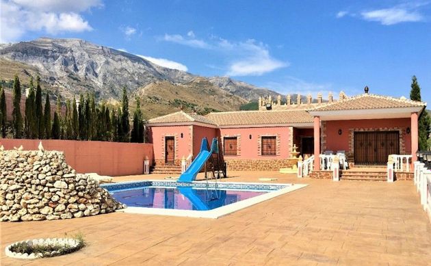 Foto 2 de Casa rural en venda a Sedella de 4 habitacions amb terrassa i piscina