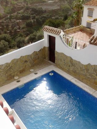 Foto 1 de Casa en venta en Cútar de 3 habitaciones con piscina y jardín