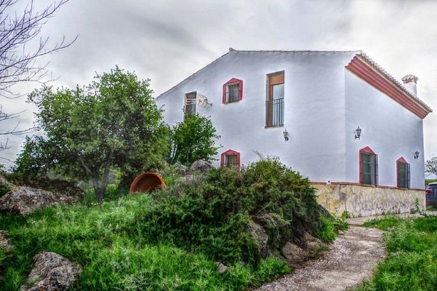 Foto 1 de Casa rural en venta en Alcaucín de 4 habitaciones con terraza y jardín
