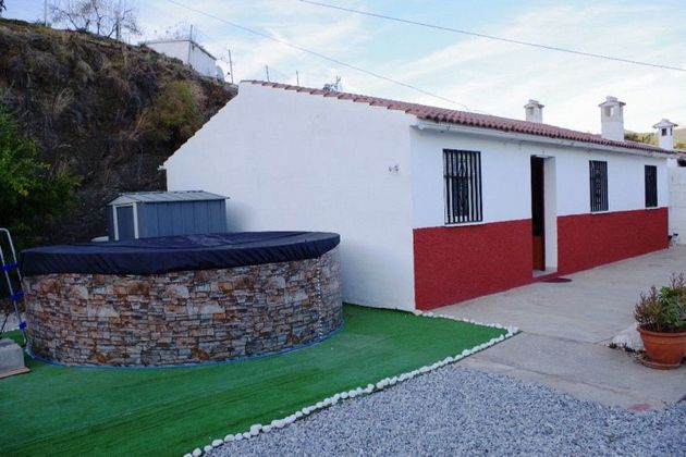 Foto 1 de Casa rural en venda a Sayalonga de 3 habitacions amb terrassa i piscina