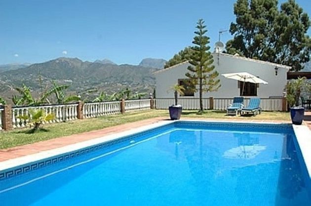 Foto 1 de Casa rural en venda a Torrox Pueblo de 4 habitacions amb terrassa i piscina