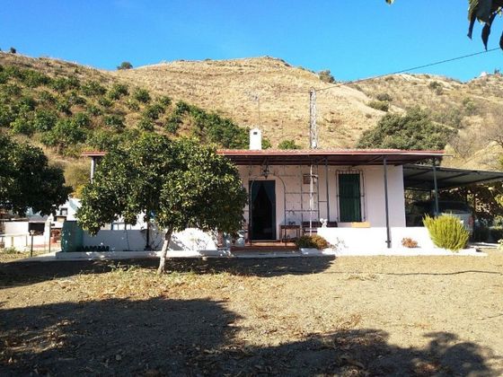 Foto 1 de Casa rural en venta en Benamargosa de 2 habitaciones con terraza y jardín