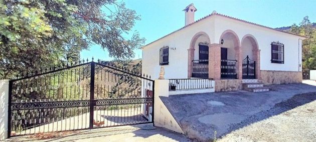 Foto 1 de Casa rural en venda a Canillas de Albaida de 3 habitacions amb terrassa i piscina