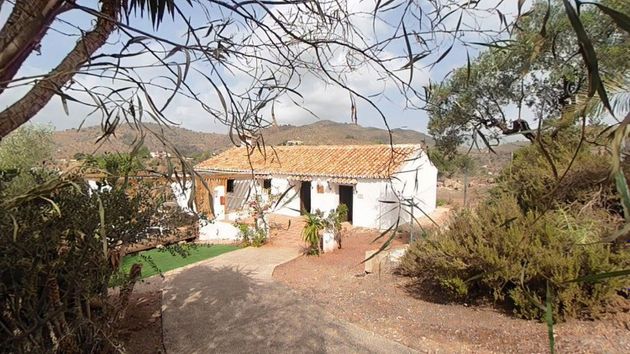 Foto 2 de Casa rural en venda a Colmenar de 2 habitacions amb terrassa i jardí