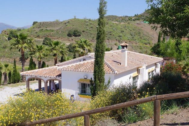 Foto 1 de Casa rural en venda a Canillas de Aceituno de 3 habitacions amb terrassa i piscina