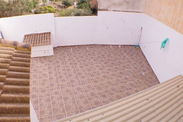 Foto 2 de Venta de casa en Riogordo de 3 habitaciones con terraza y jardín