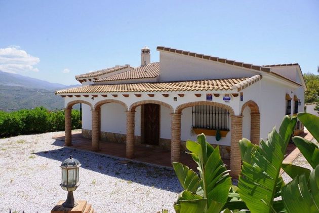 Foto 1 de Venta de casa rural en Viñuela de 3 habitaciones con terraza y piscina