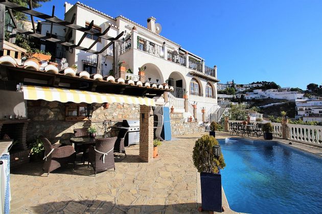 Foto 2 de Venta de chalet en Velilla-Taramay de 4 habitaciones con terraza y piscina
