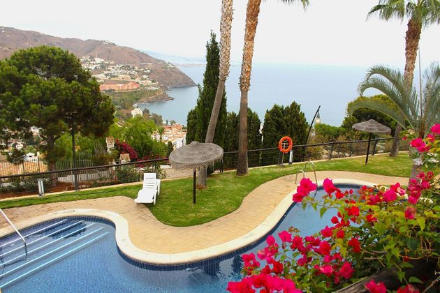 Foto 1 de Casa adossada en venda a Velilla-Taramay de 4 habitacions amb terrassa i piscina