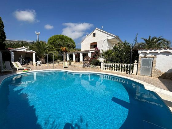 Foto 1 de Casa en venda a plaza Las Fuentes de 6 habitacions amb piscina