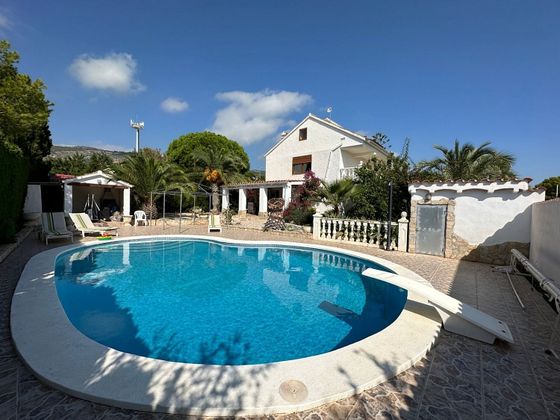 Foto 2 de Casa en venda a plaza Las Fuentes de 6 habitacions amb piscina