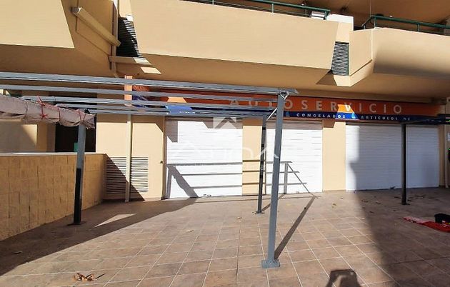 Foto 1 de Local en venta en Guardamar con terraza y garaje