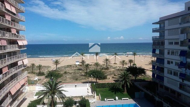 Foto 2 de Piso en venta en Playa de Gandia de 4 habitaciones con terraza y piscina