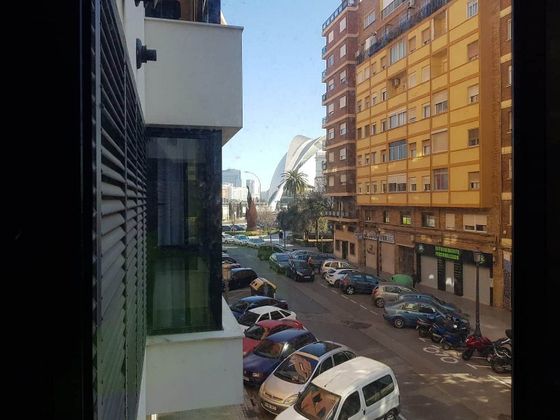 Foto 1 de Venta de piso en calle De Pere Aleixandre de 3 habitaciones con terraza y jardín
