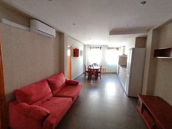 Foto 1 de Venta de piso en calle San Juan Bosco de 2 habitaciones con jardín y muebles