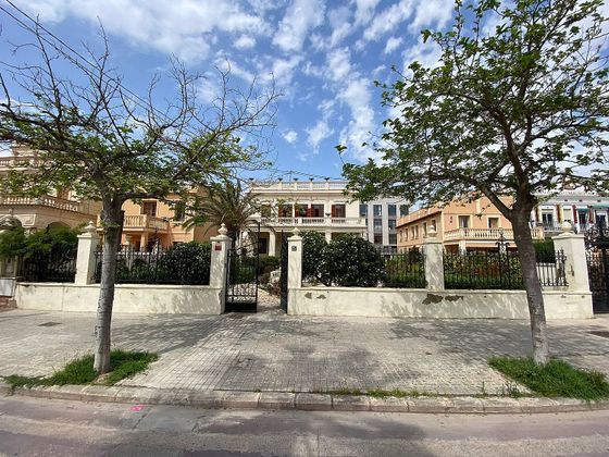 Foto 2 de Venta de chalet en calle Isabel de Villena de 6 habitaciones con terraza y piscina
