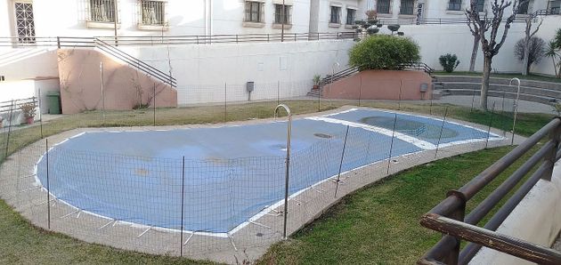 Foto 1 de Pis en lloguer a Bola de Oro - Serrallo de 4 habitacions amb terrassa i piscina