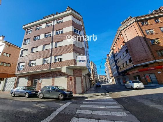 Foto 2 de Pis en venda a calle Enrique Jardón Celaya de 3 habitacions amb calefacció i ascensor