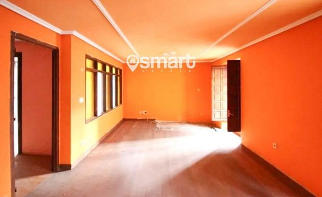 Foto 2 de Casa en venta en Corrales de Buelna (Los) de 4 habitaciones con terraza