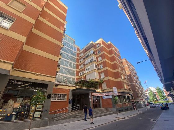 Foto 1 de Pis en venda a Santa Marina - La Paz de 4 habitacions amb balcó i aire acondicionat