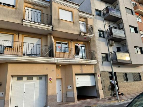 Foto 1 de Casa adossada en venda a calle Del Humanista Luis Vives de 3 habitacions amb terrassa i garatge