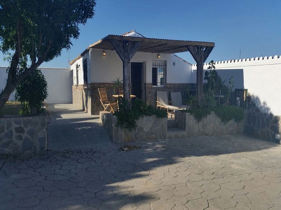 Foto 1 de Casa rural en venda a Barbate ciudad de 3 habitacions amb terrassa i jardí