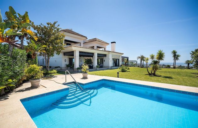 Foto 1 de Xalet en venda a Los Monteros - Bahía de Marbella de 6 habitacions amb terrassa i piscina