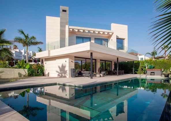 Foto 1 de Xalet en venda a Puerto Banús de 7 habitacions amb terrassa i piscina