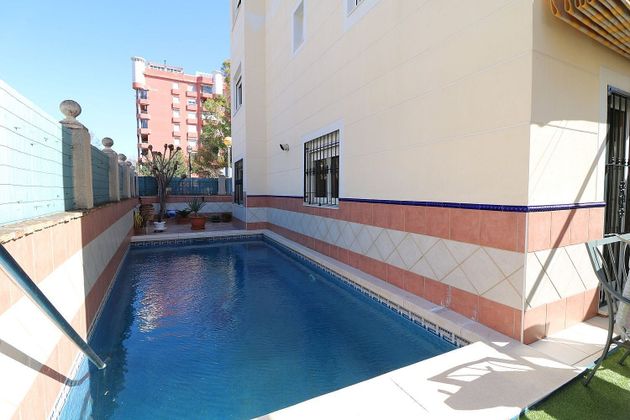 Foto 2 de Venta de casa en Los Boliches de 5 habitaciones con terraza y piscina
