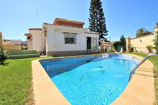 Foto 1 de Casa en venda a Puerto Marina de 4 habitacions amb terrassa i piscina