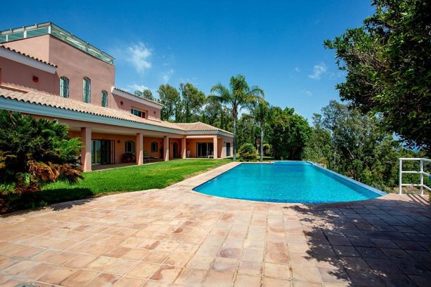 Foto 2 de Casa en venta en Zona el Higuerón de 6 habitaciones con terraza y piscina