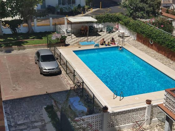 Foto 2 de Venta de piso en La Carihuela de 1 habitación con terraza y piscina