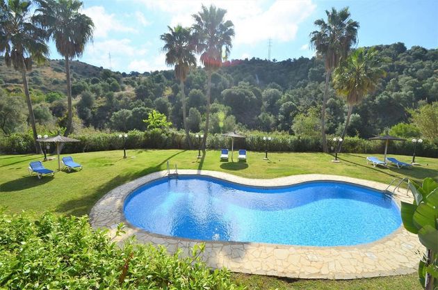 Foto 1 de Venta de piso en Cabo Pino - Reserva de Marbella de 2 habitaciones con terraza y piscina
