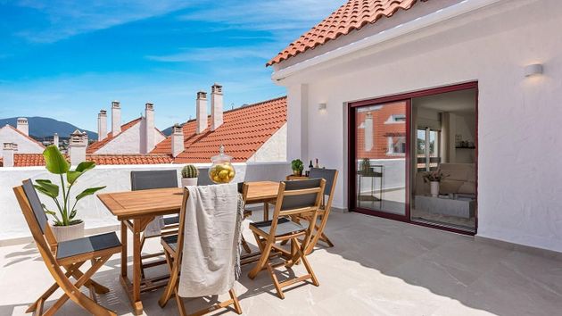 Foto 1 de Dúplex en venda a Nueva Andalucía centro de 3 habitacions amb terrassa i piscina