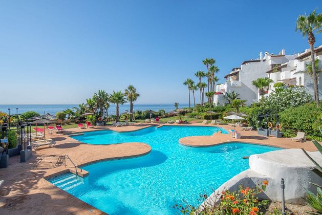 Foto 2 de Àtic en venda a Puerto Banús de 5 habitacions amb terrassa i piscina