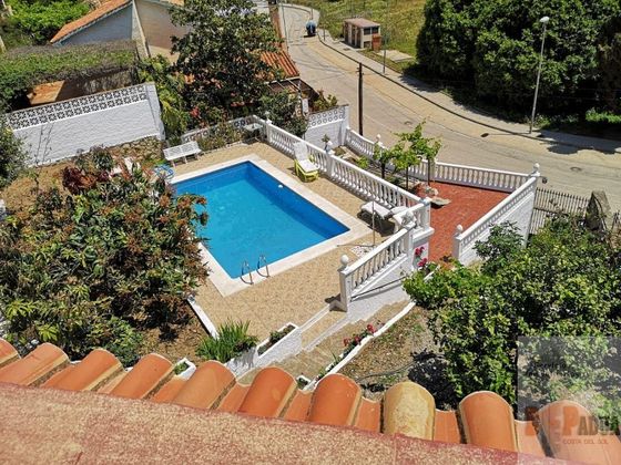Foto 1 de Xalet en venda a Benajarafe – Almayate de 5 habitacions amb terrassa i piscina