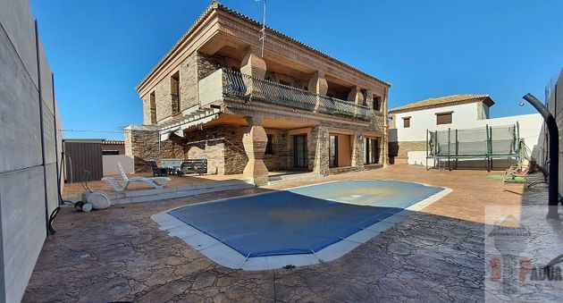 Foto 1 de Casa en venta en urbanización Los Arroyos de 5 habitaciones con terraza y piscina