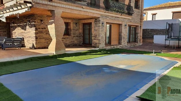 Foto 2 de Casa en venda a urbanización Los Arroyos de 5 habitacions amb terrassa i piscina