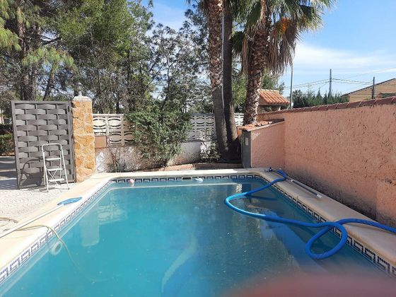 Foto 1 de Alquiler de chalet en Montesol de 2 habitaciones con terraza y piscina
